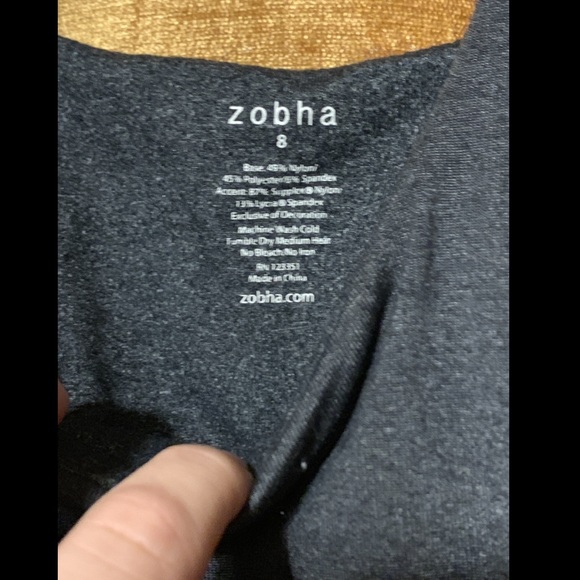 Cute gray Zobha workout shirt - Picture 3 of 4
